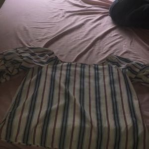 Tempted Los Angeles med ruffled shirt